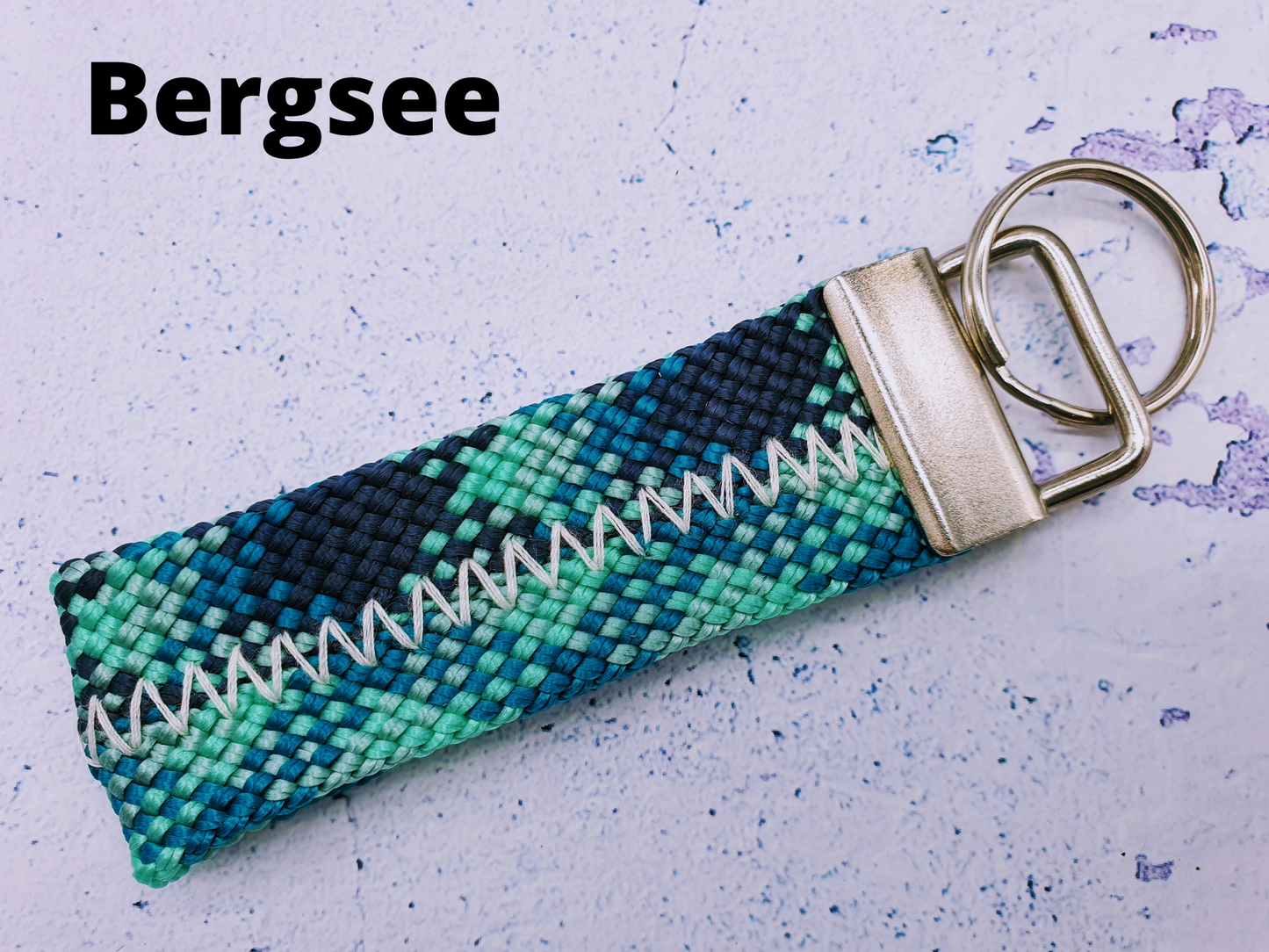 Schlüsselanhänger aus Seil im Kletterlook