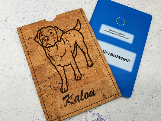 Hülle für EU Heimtierausweis - Labrador Retriever - aus Kork mit Name personalisierbar