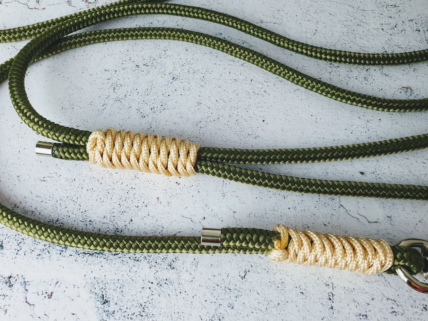 Führleine mit Handschlaufe aus 6mm Tau - Olive mit Gold