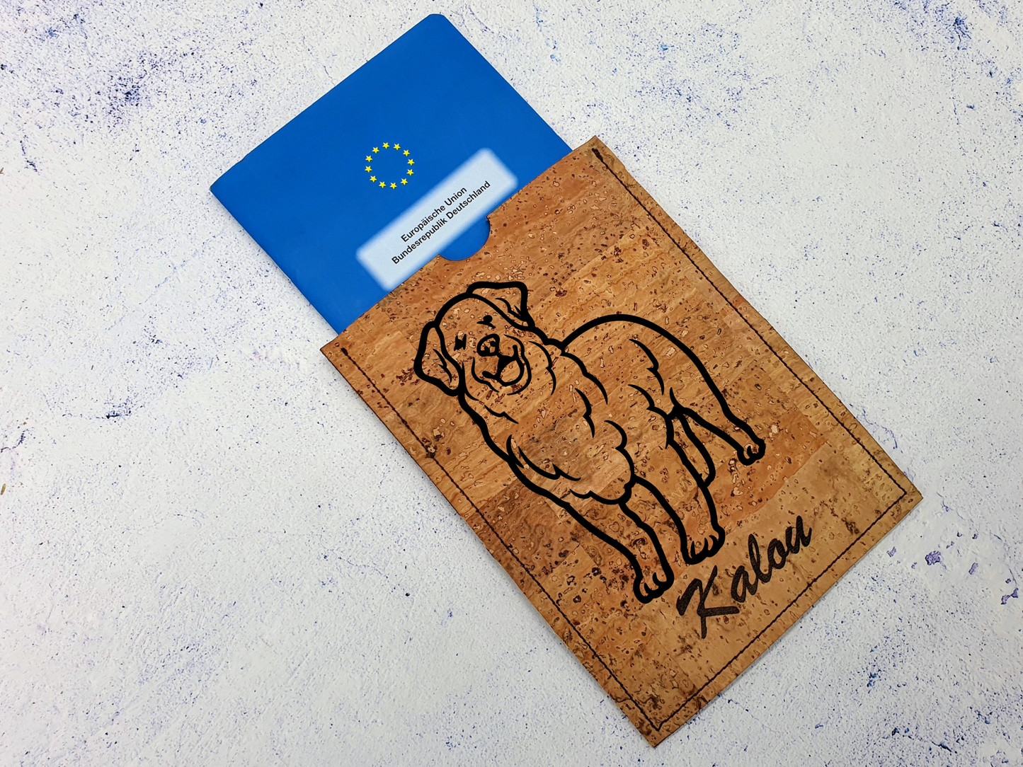 Hülle für EU Heimtierausweis - Golden Retriever - aus Kork mit Name personalisierbar