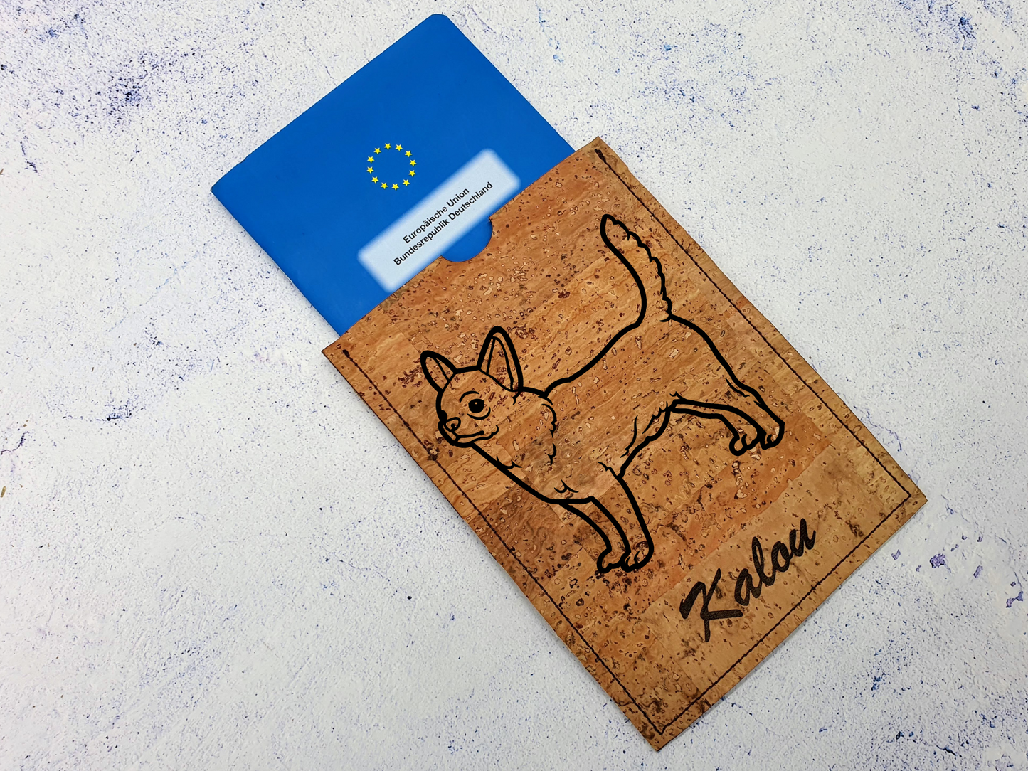 Hülle für EU Heimtierausweis - Chihuahua - aus Kork mit Name personalisierbar